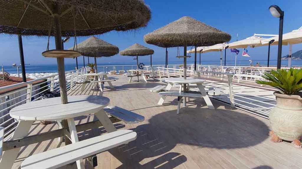 Hotel Delfino Marina Di Carrara Eksteriør billede
