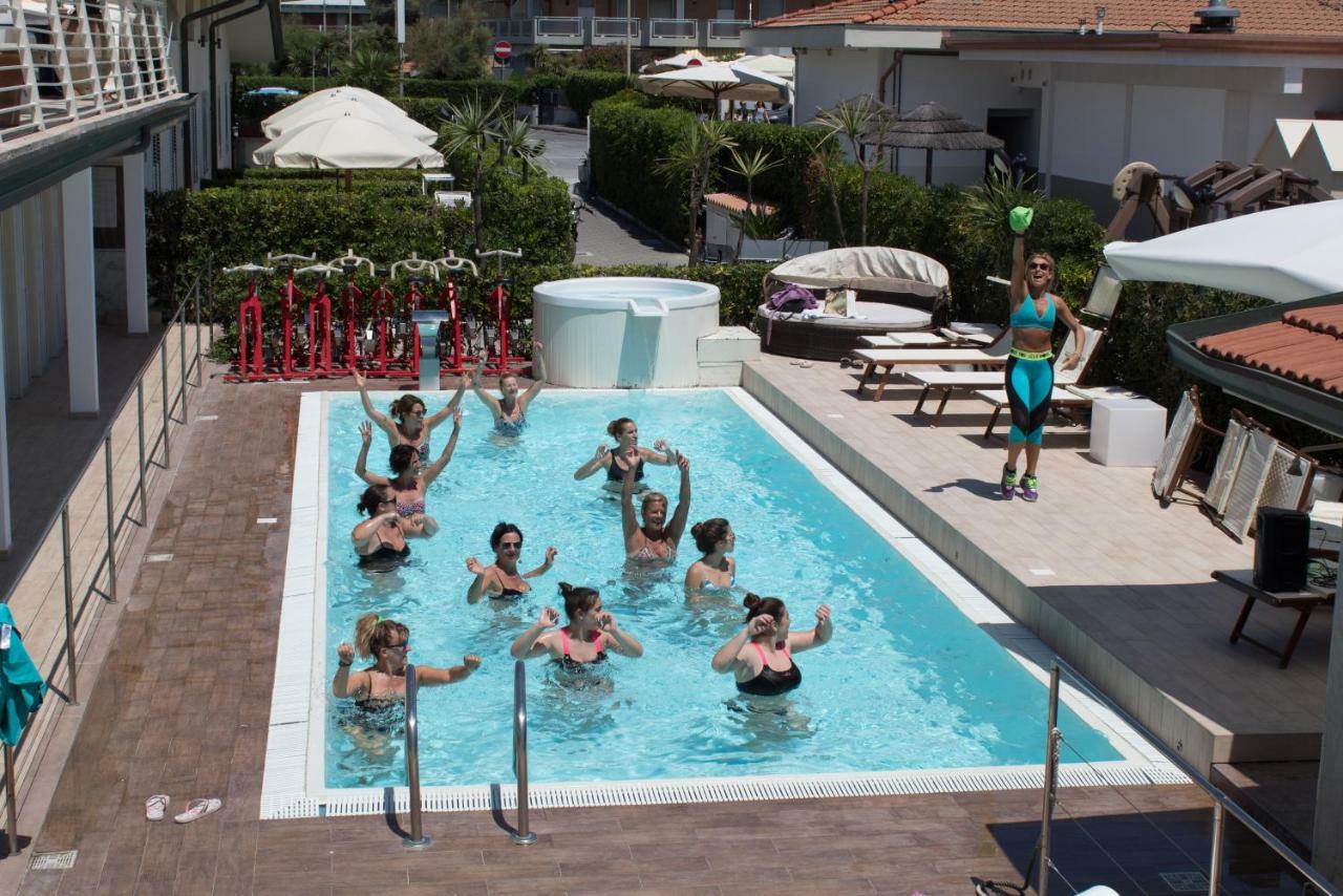 Hotel Delfino Marina Di Carrara Eksteriør billede