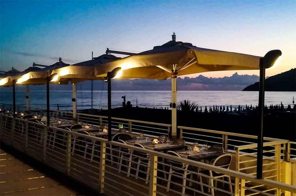Hotel Delfino Marina Di Carrara Eksteriør billede