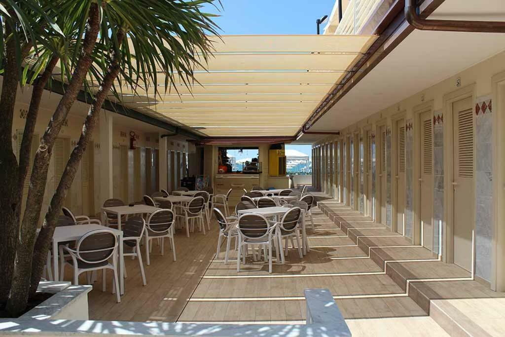 Hotel Delfino Marina Di Carrara Eksteriør billede