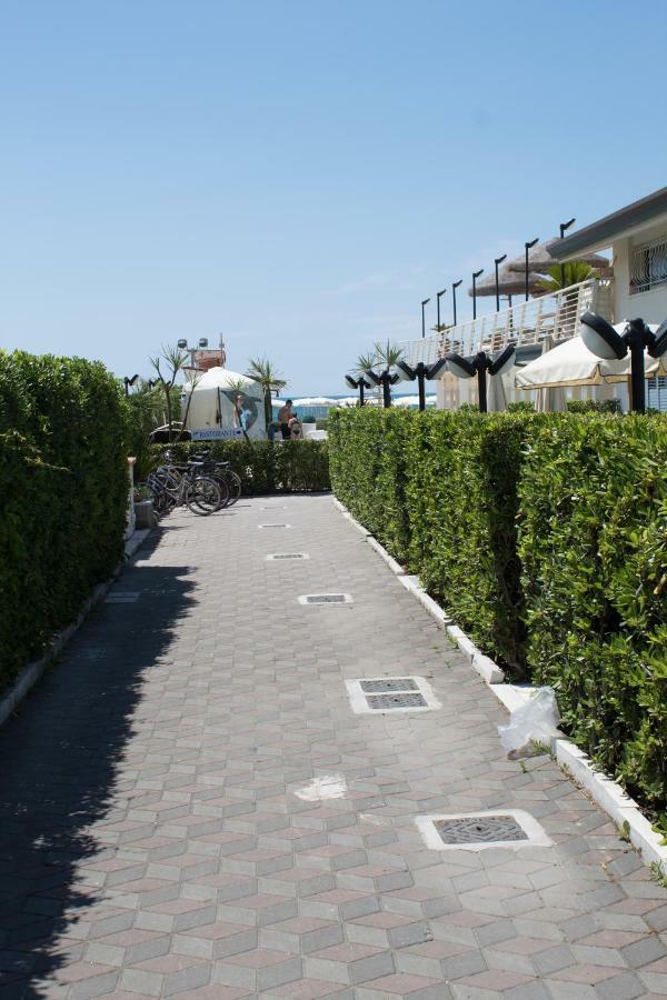 Hotel Delfino Marina Di Carrara Eksteriør billede