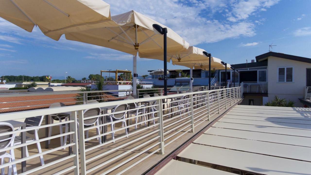 Hotel Delfino Marina Di Carrara Eksteriør billede