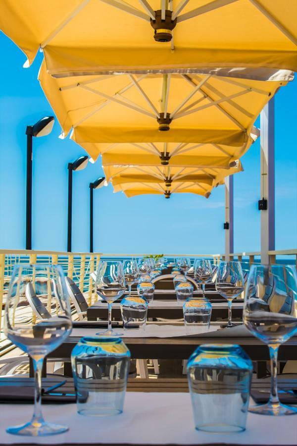 Hotel Delfino Marina Di Carrara Eksteriør billede