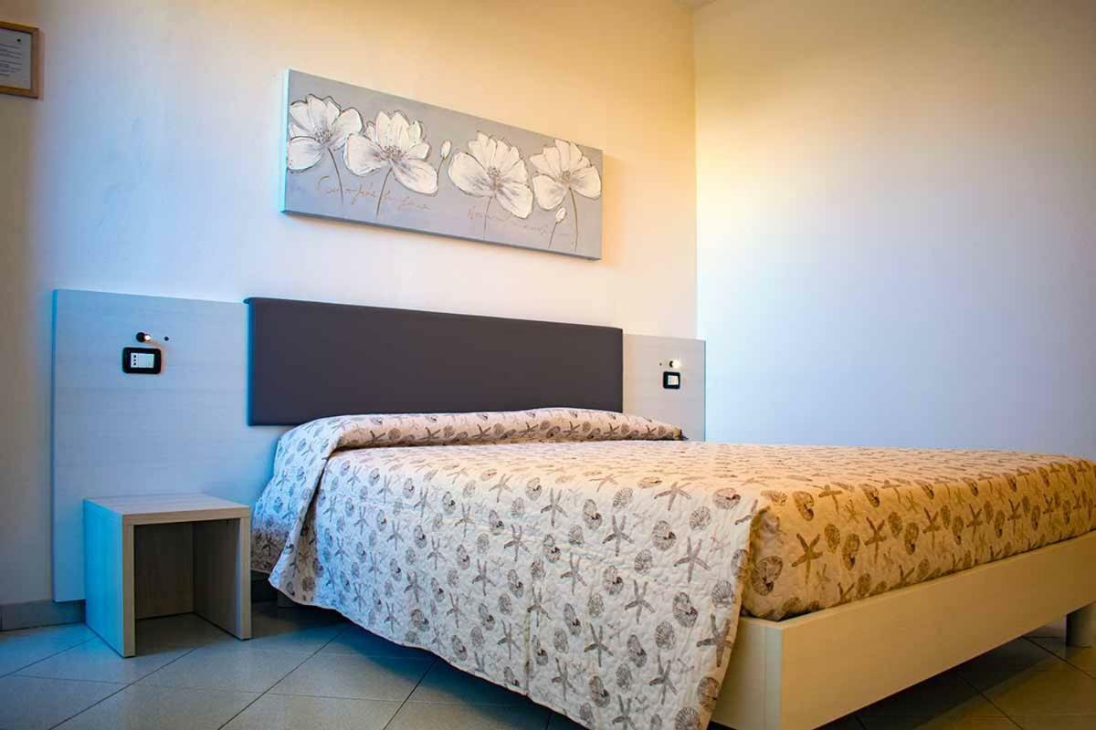 Hotel Delfino Marina Di Carrara Eksteriør billede
