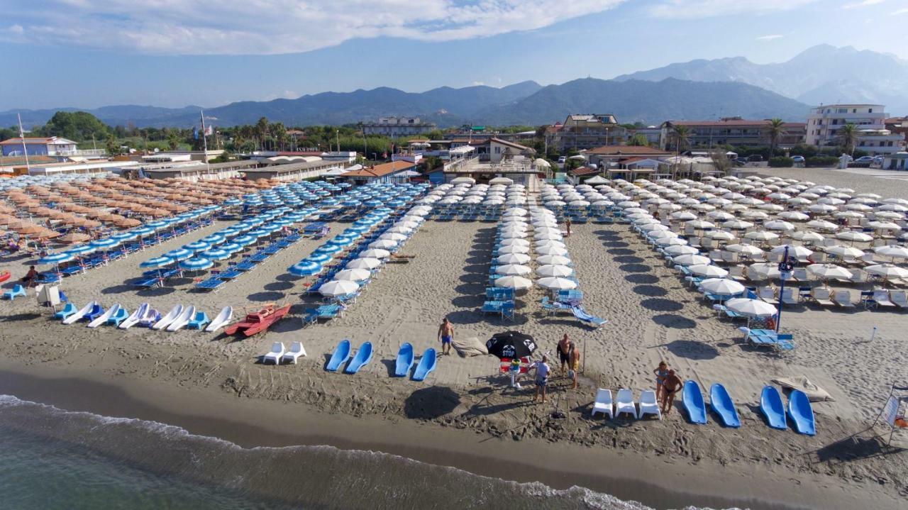 Hotel Delfino Marina Di Carrara Eksteriør billede